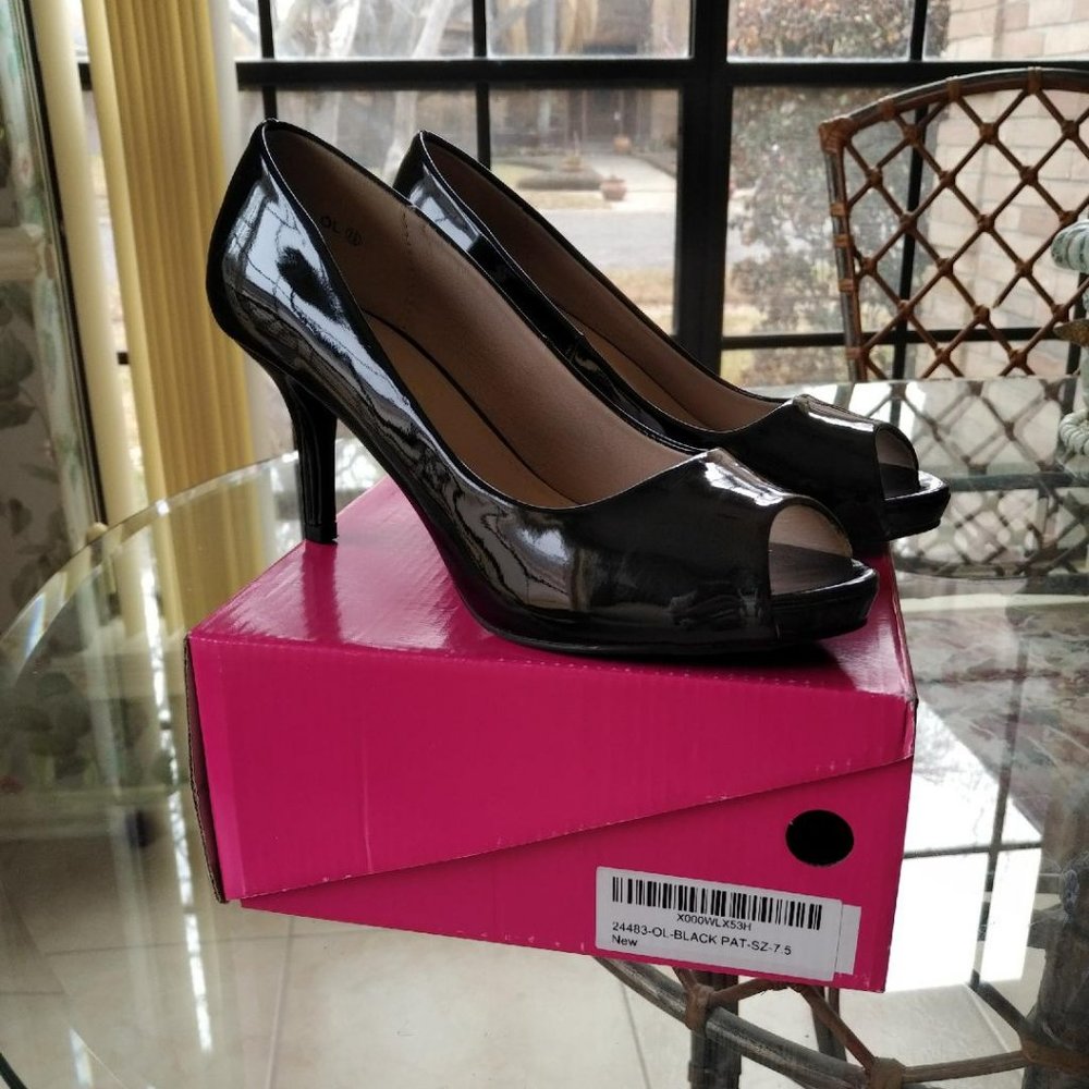 Black Patent Pump Shoes Size 7.5